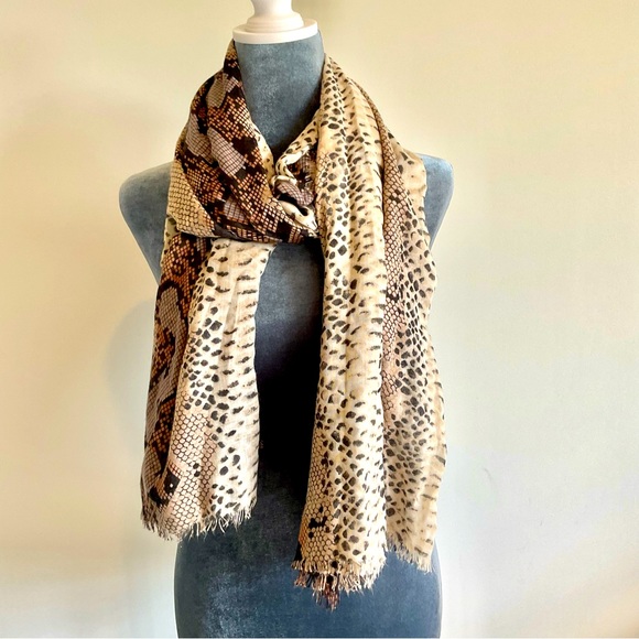 No Brand Accessories - Multicolor Snake Skin Print Scarf In Great Condition. Animal Print Scarf